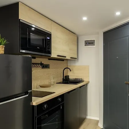 Downtown 2 - Hideaway Apartment